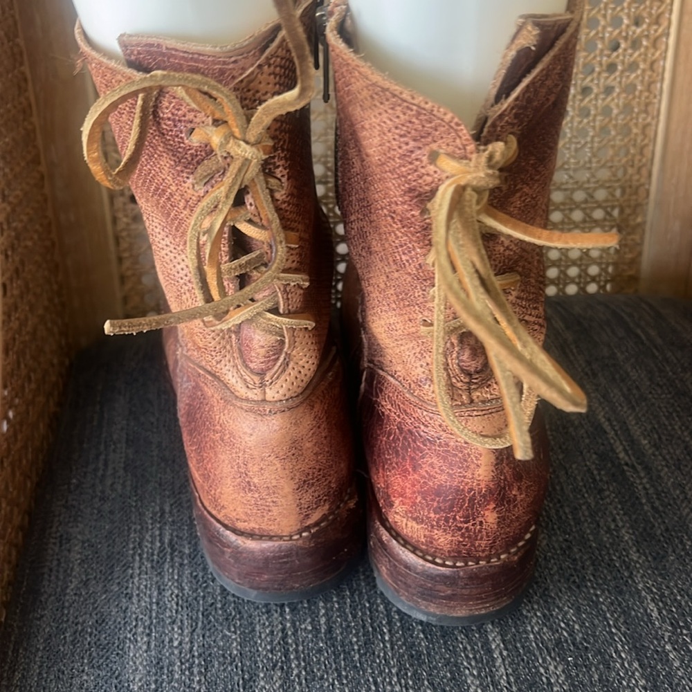 Gorgeous Bed Stu Newark distressed leather lease back healed boots size 8 - Picture 4 of 11
